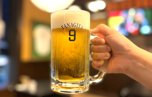 ビールで乾杯のイメージ画像